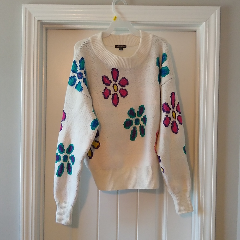 Wild Fable white floral print size small sweater